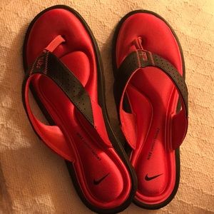 Nike Neon Pink Flip Flops/Thongs